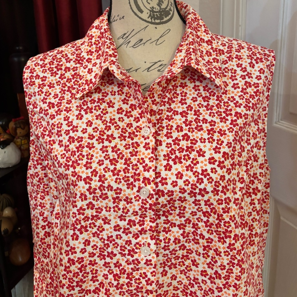 Vintage Y2K Cascade Blues Hibiscus Flower Sleeveless Button Down Shirt